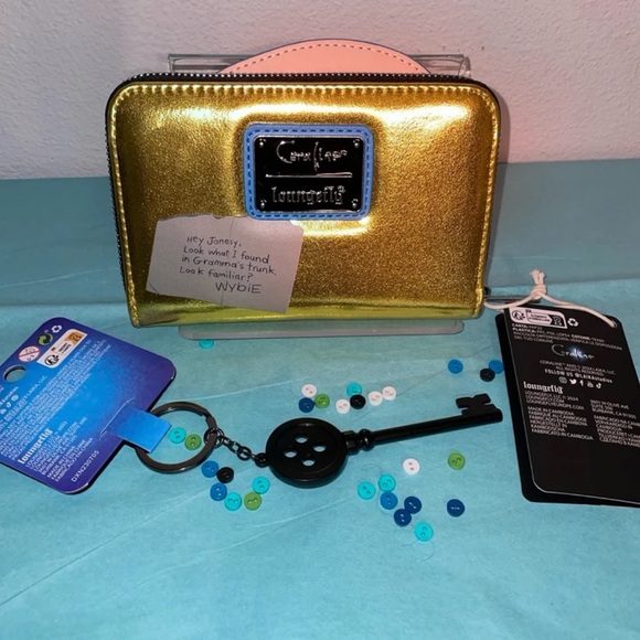 Loungefly Coraline Cosplay Coraline Doll Metallic Wallet & Button Key Keychain - Picture 2 of 10